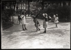 Jeu de la corde à sauter, 1913