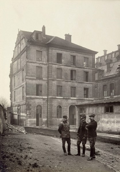 Caserne, rue de Sully, 1903