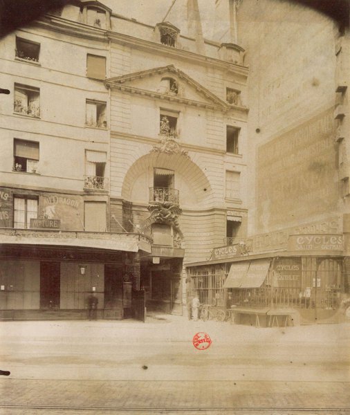 Atget : immeuble au Dragon, 1898