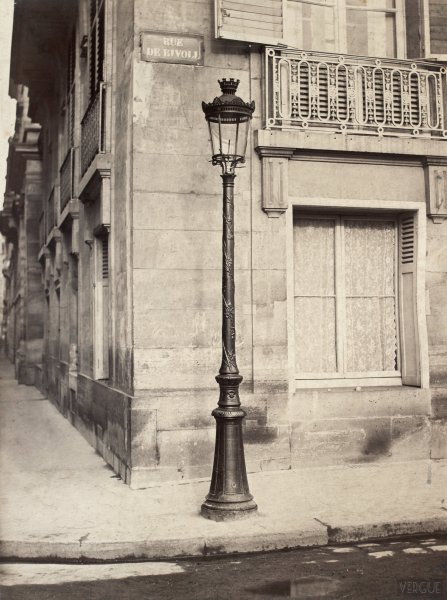 Charles Marville : candélabre à lanterne ronde, modèle Oudry