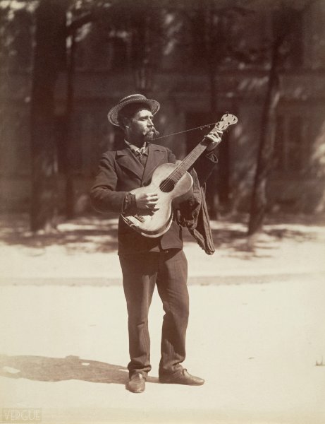Eugène Atget, joueur de guitare