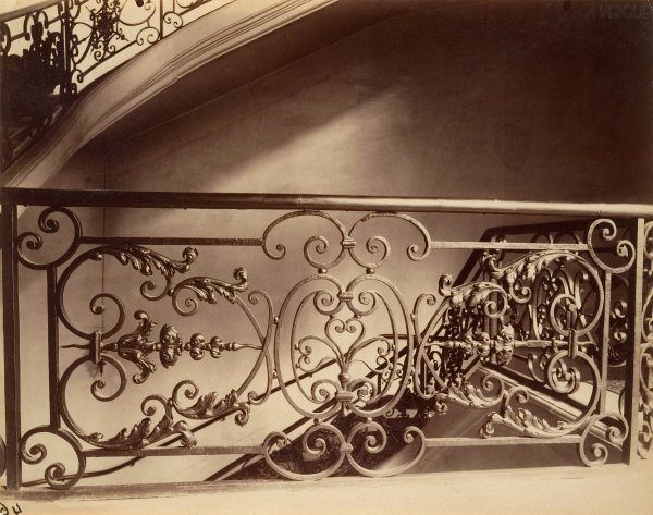 Eugène Atget : escalier du 97, rue du Bac