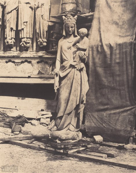 Vierge à l’enfant sculptée par Geoffroy-Dechaume