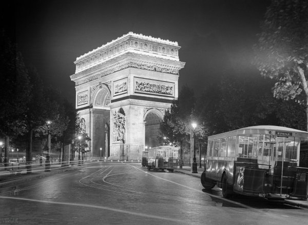 Arc de triomphe, de l’avenue Hoche, 1935