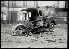 Explosion de 1916 à Saint-Denis, automobile du magasin Au Printemps