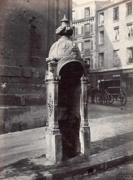 Urinoir à une stalle, circa 1875